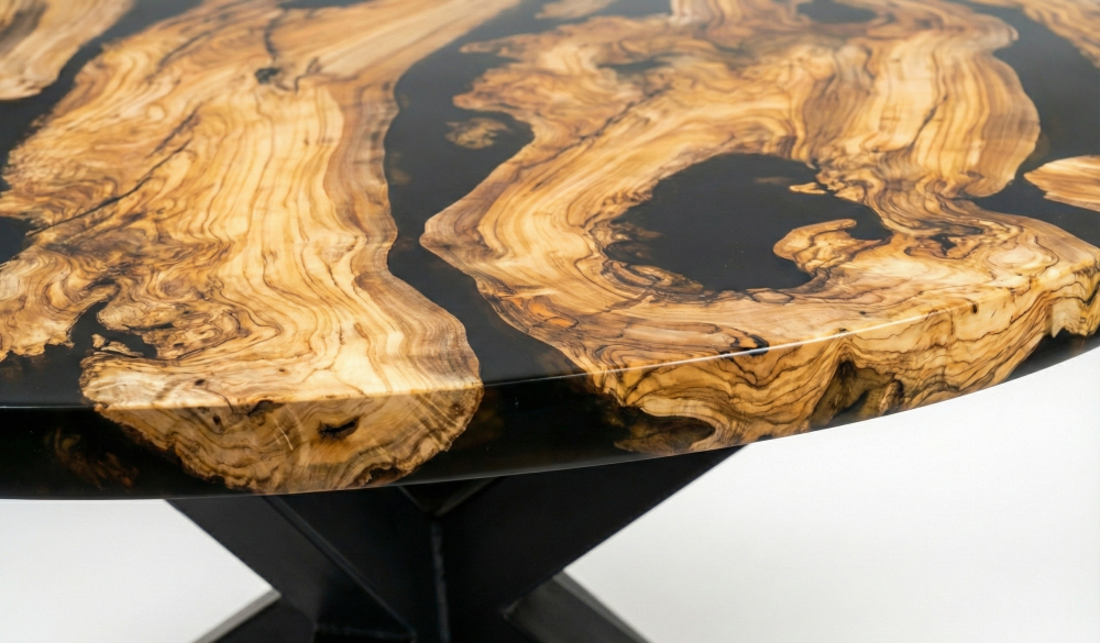 Table à manger ronde bord naturel en résine époxy noire