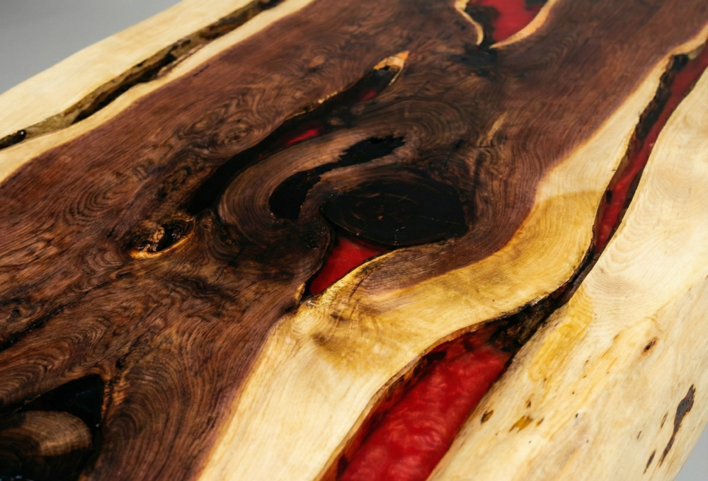 Table basse bord naturel avec résine époxy rouge (Table rivière) - Sur mesure