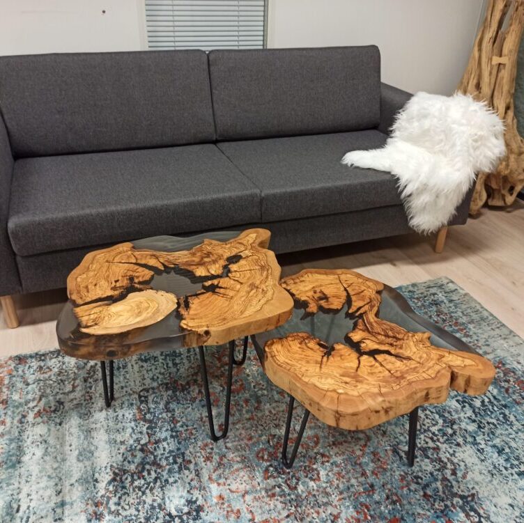 Table d'appoint bord naturel époxy en bois d'olivier - Sur mesure