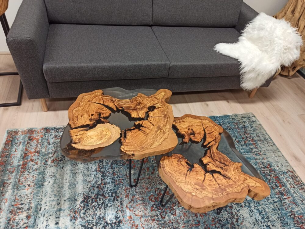 Table d'appoint bord naturel époxy en bois d'olivier - Sur mesure