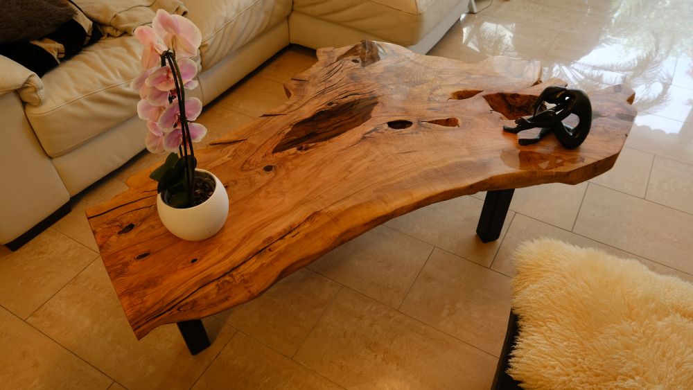 Table basse bord naturel en bois d'olivier massif - sur mesure