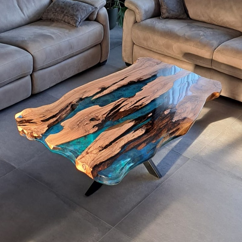Table basse bord naturel en bois d'olivier massif – Résine époxy Blue River (pièce unique sur mesure)
