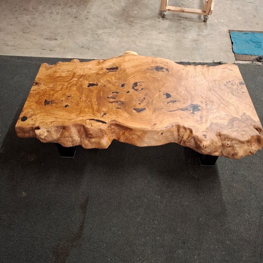 Table basse bord naturel en chêne massif sur mesure
