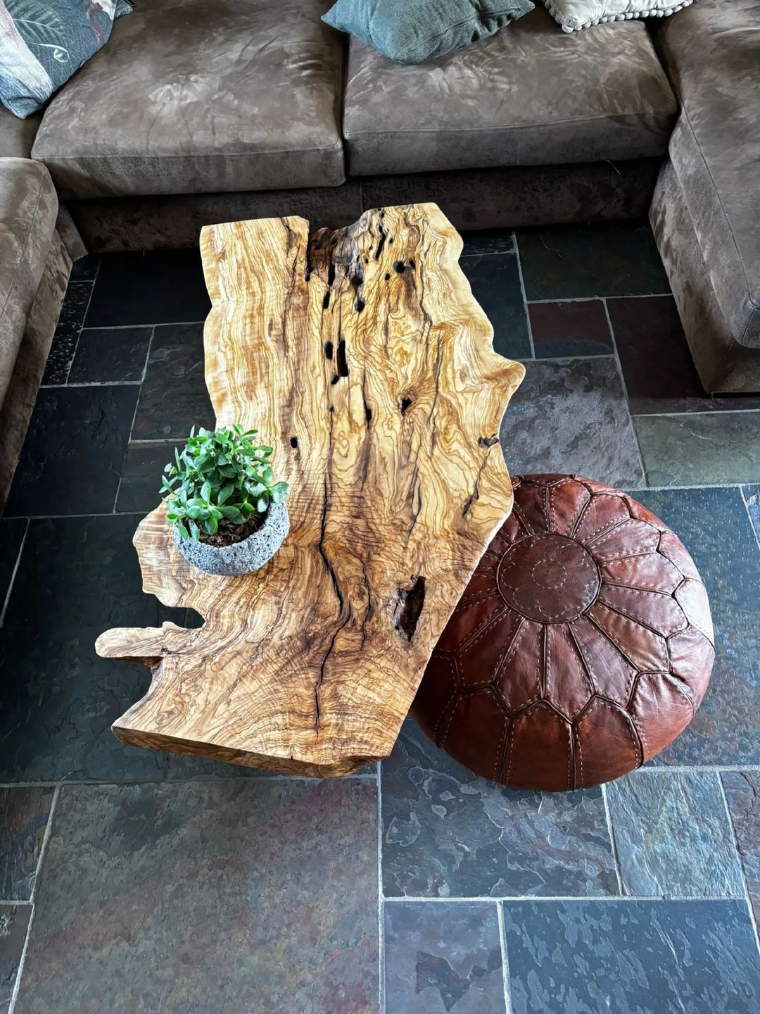 Table basse bord naturel en bois d'olivier - Sur mesure