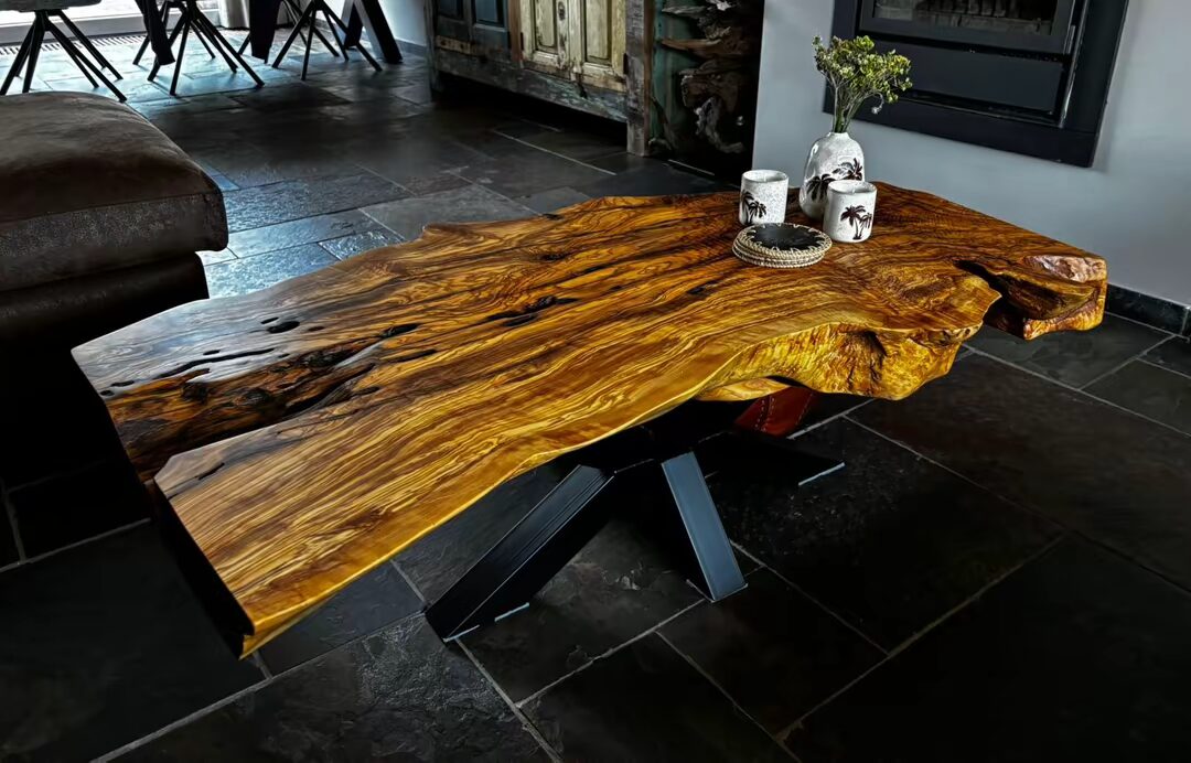 Table basse bord naturel en bois d'olivier - Sur mesure