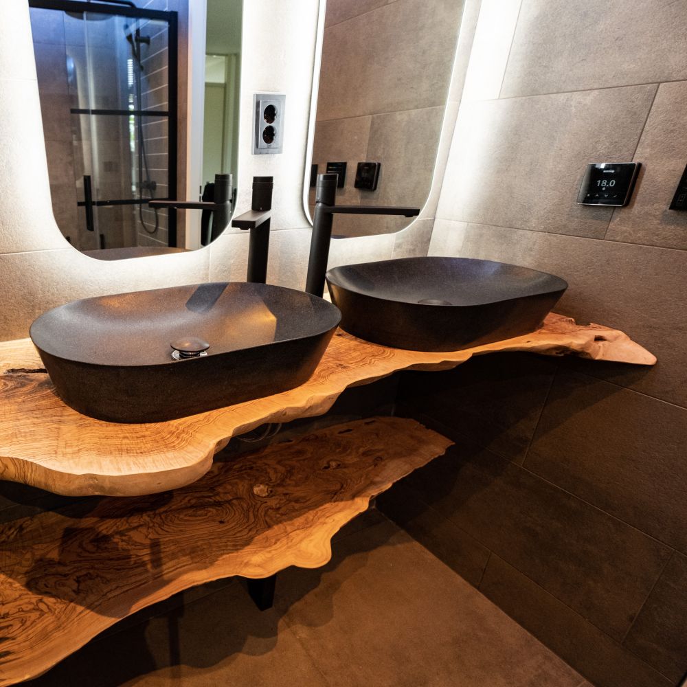 Plan de vasque sur mesure en bois d'olivier massif – Meuble de salle de bain bord naturel