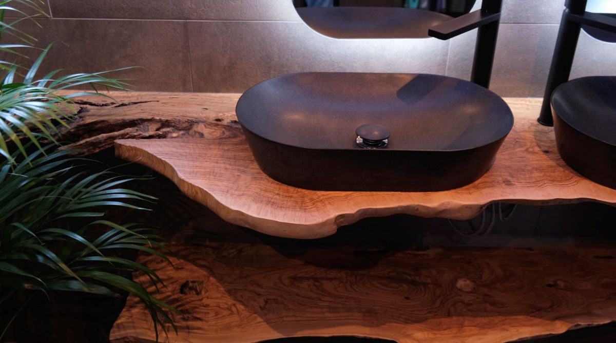 Plan de vasque sur mesure en bois d'olivier massif – Meuble de salle de bain bord naturel