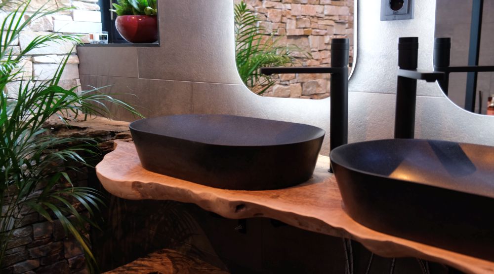 Plan de vasque sur mesure en bois d'olivier massif – Meuble de salle de bain bord naturel