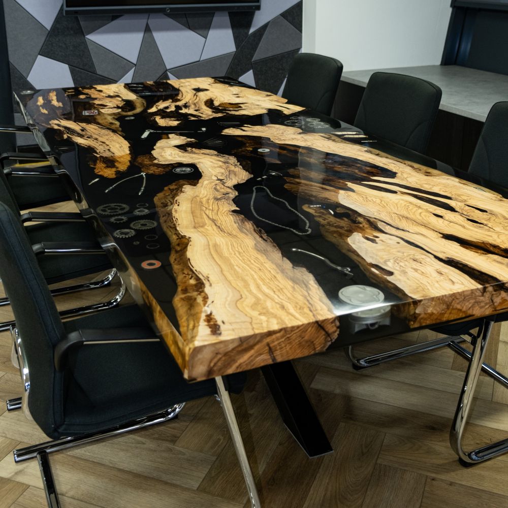 Table de réunion en résine époxy sur mesure - Table bord naturel en bois massif