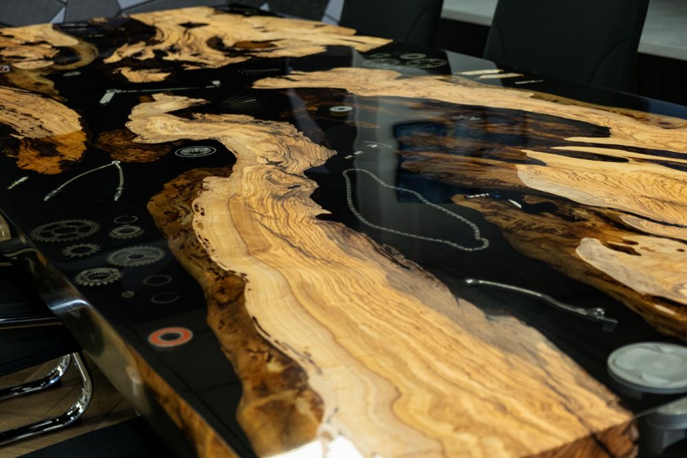 Table de réunion en résine époxy sur mesure - Table bord naturel en bois massif
