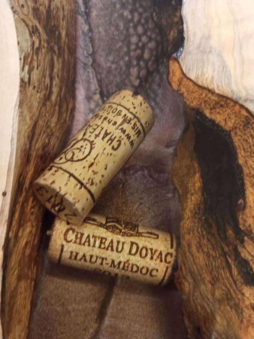Table de bar en résine époxy et bois d'olivier massif sur mesure – Pièce maîtresse pour l'Horeca